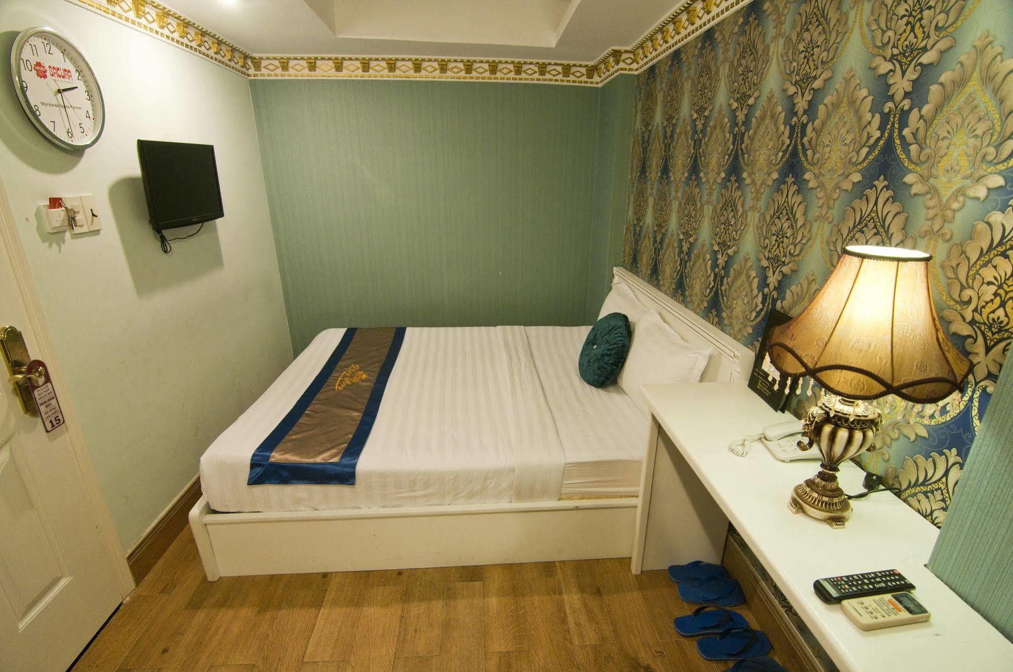 Reddoorz Bui Vien Walking Street Hotel TP. Hồ Chí Minh Ngoại thất bức ảnh